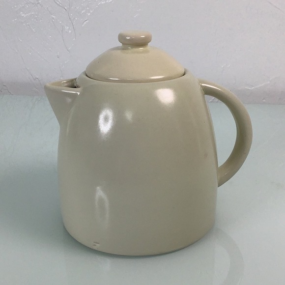Starbucks 2011 Ceramic Bone White Coffee Teapot 25 oz EUC - Picture 1 of 9